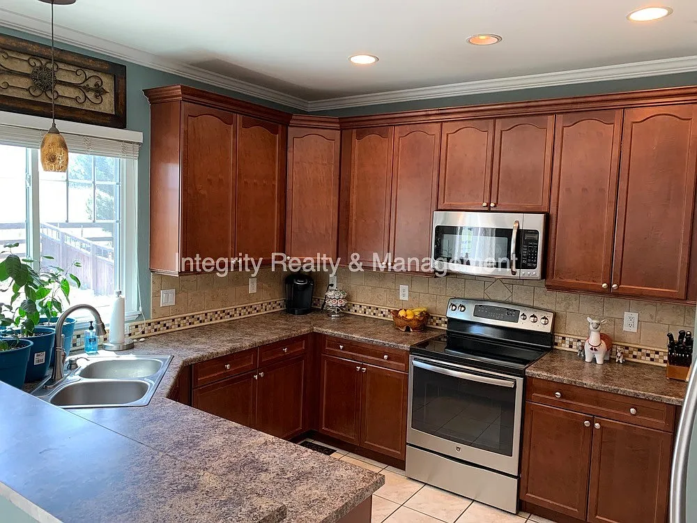 4 Bed, 3.5 Bath, 2380 Sqft - 4367 Prairie Rose Cir — Photo 4