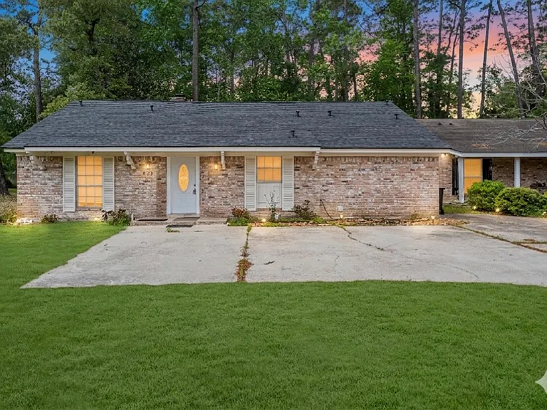 635 Chapel Hill Dr — Photo 1