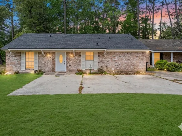 635 Chapel Hill Dr, Conroe, TX 77302