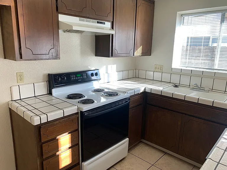 3904 Monteview Dr — Photo 8