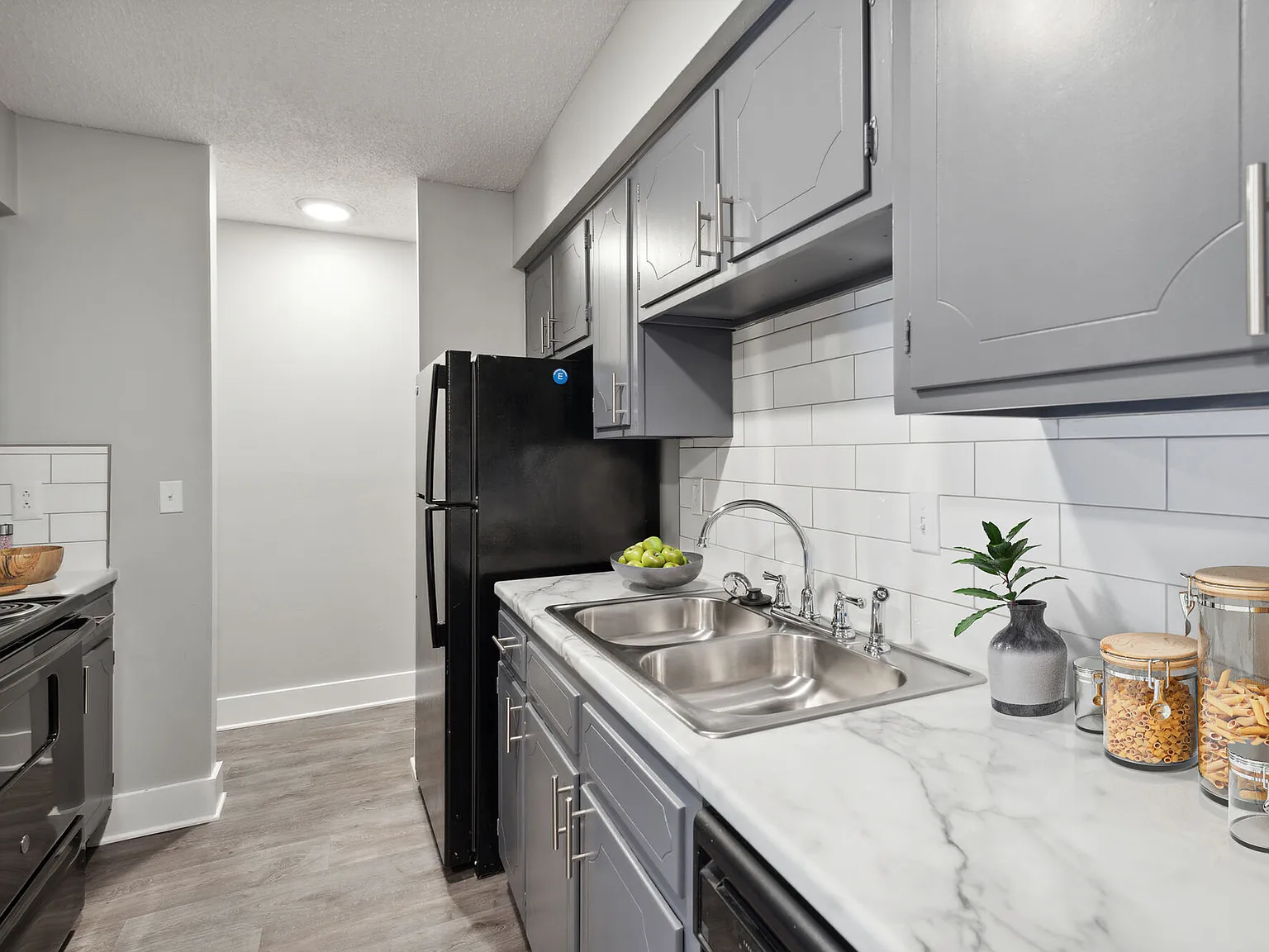 Nottingham Apartments — Photo 1