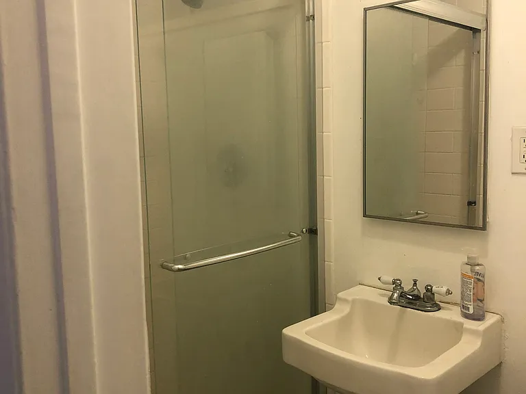8360 Blackburn Ave #5C — Photo 9