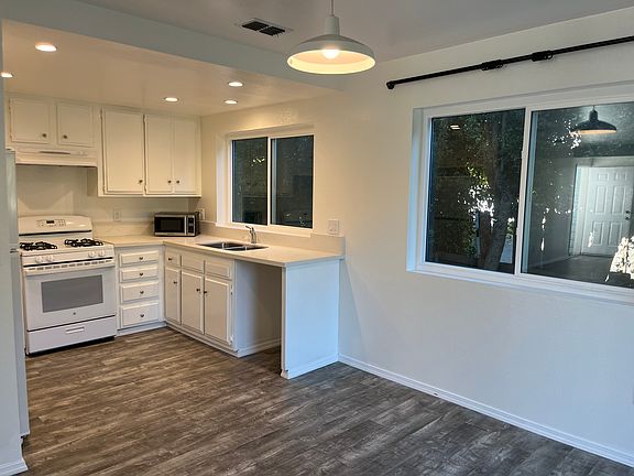 4th image of 517A W Gutierrez St #B