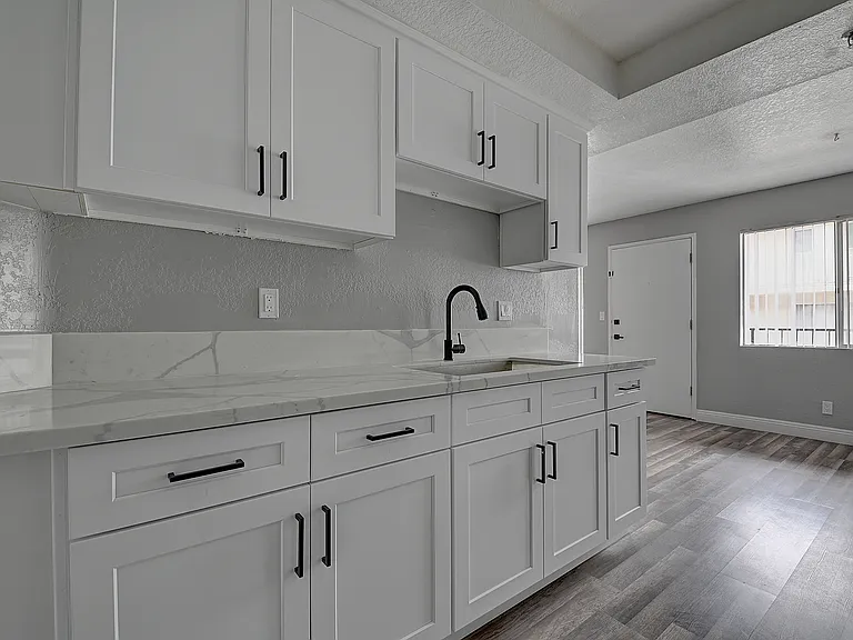 13615 Cerise Avenue — Photo 5
