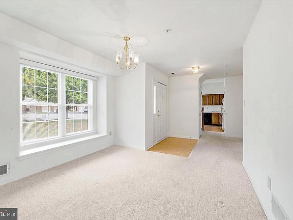 2nd image of 11 Fleetwood Ct #22