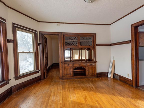4th image of 199 James Ave N #1