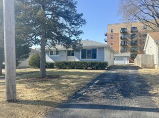 278 Rouse Ave, Mundelein, IL 60060