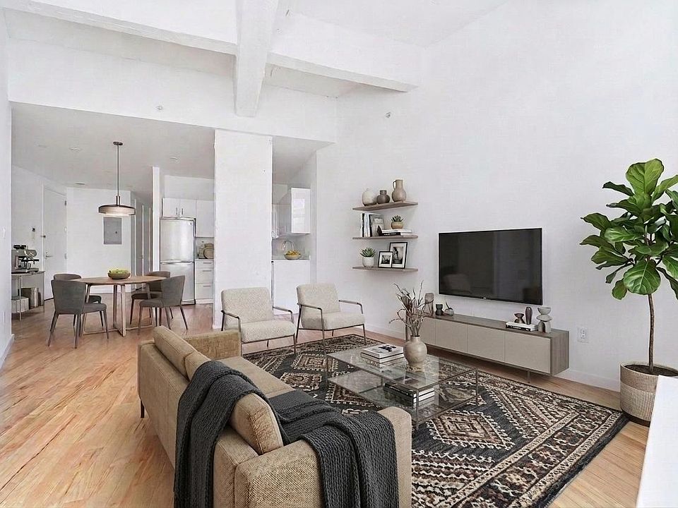 1st image of 55 Hope St Ph 9