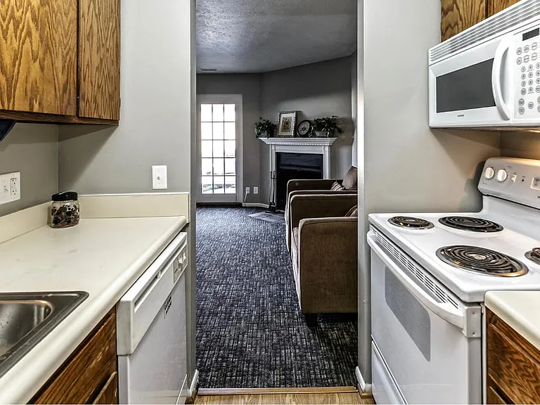 Howard Street Apartments — Photo 1
