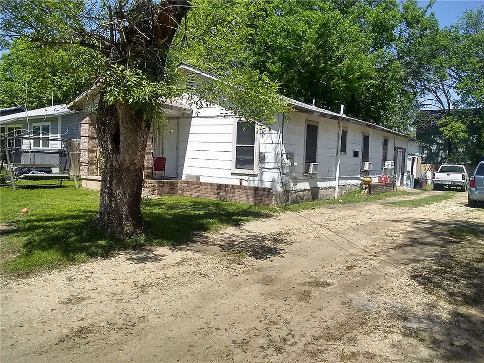 2nd image of 2820 Prado St