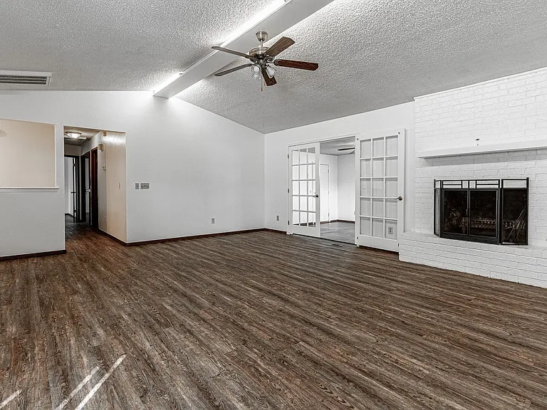 3808 Oakcliff Dr — Photo 10