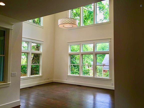 3rd image of 106 Woodmont Cir