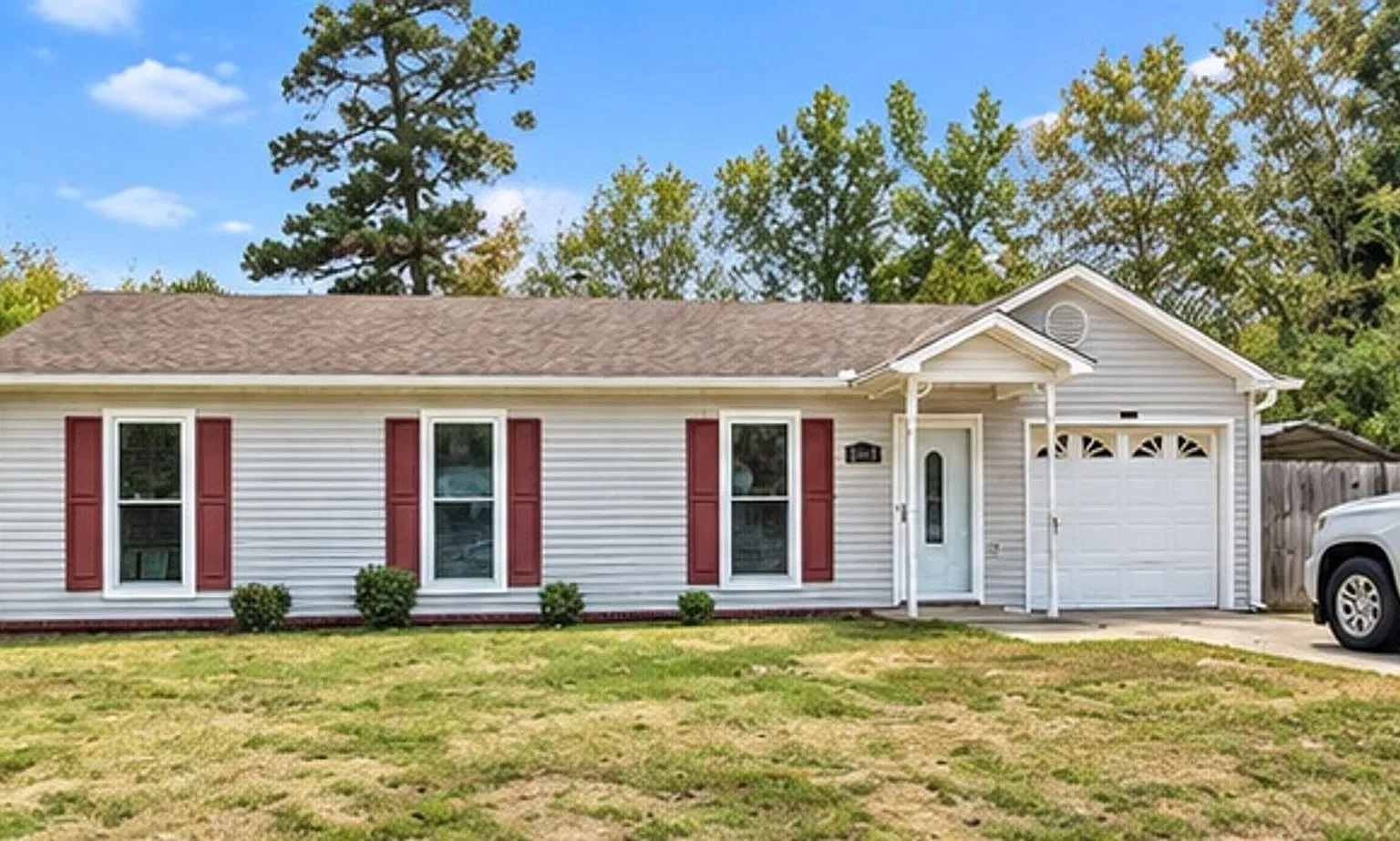Beautiful 3 bedroom 1.5 Bath home — Photo 1
