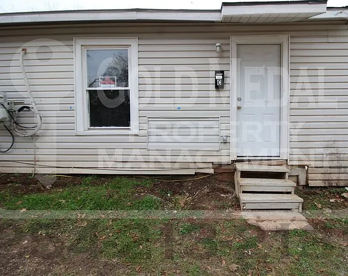 711 West Ln #C — Photo 1