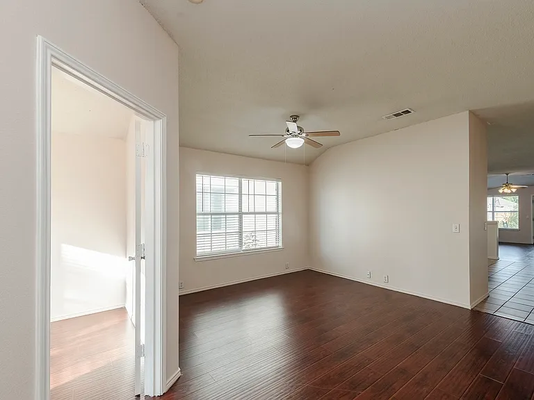 204 Waterwood Dr — Photo 4