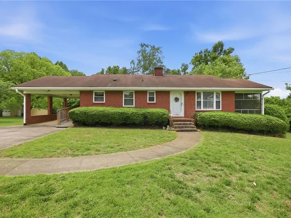 2040 Glovenia Dr, Winston Salem, NC 27127