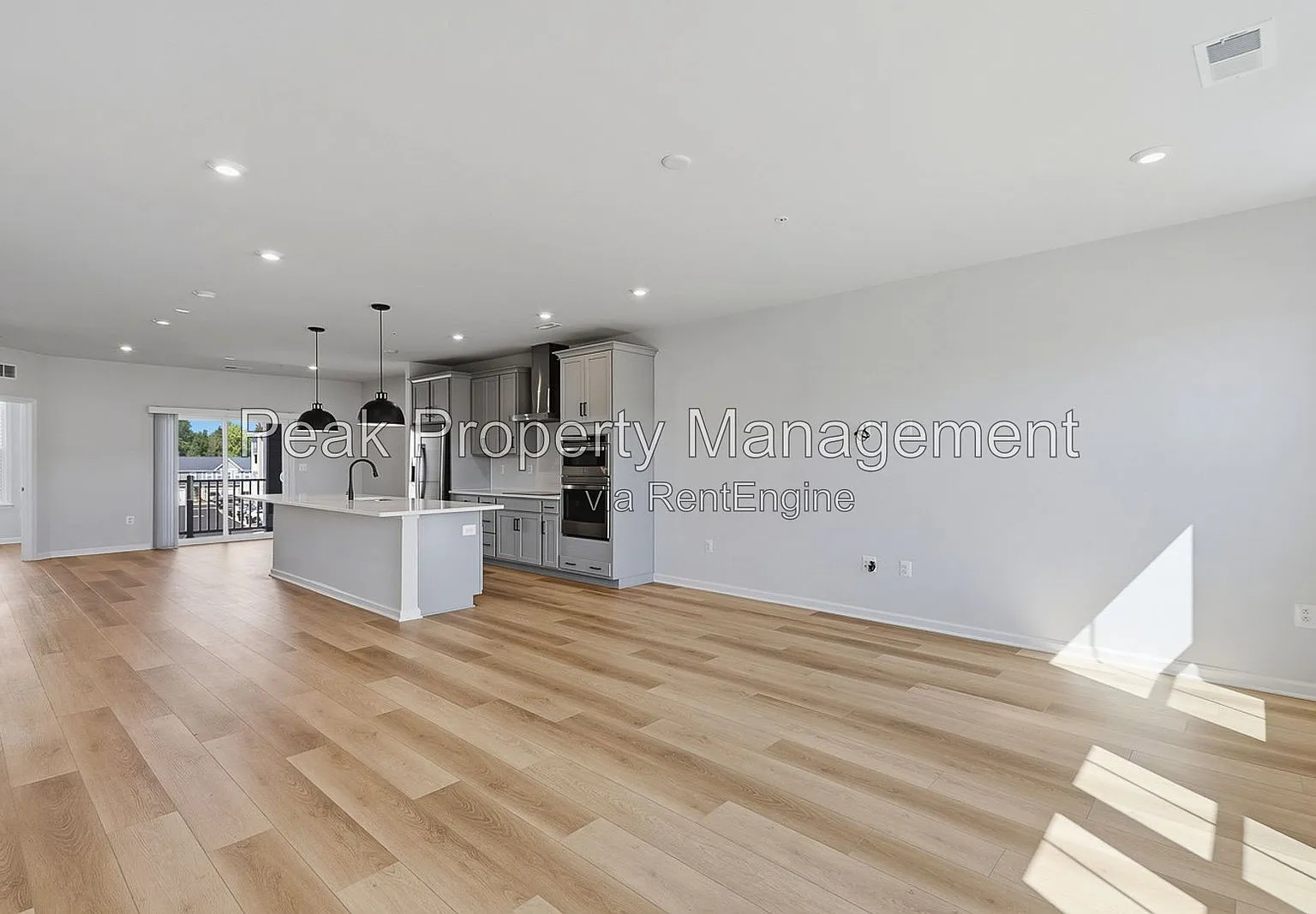 3 bed, 2.5 bath, 2365 sqft, $2,650 — Photo 4