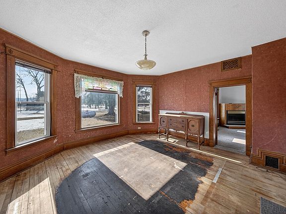 5th image of 315 E Austin Ave