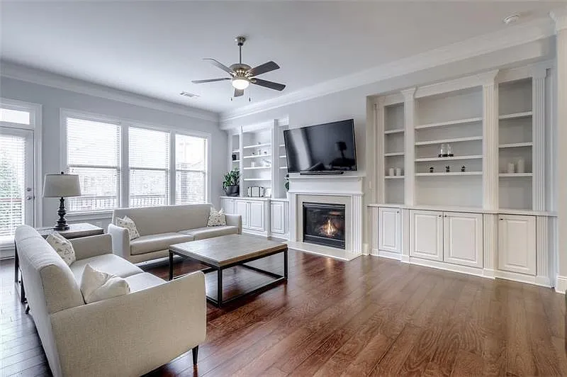 453 Alderwood St — Photo 1
