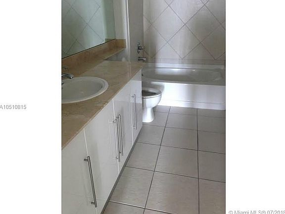 4th image of 325 Biscayne Blvd #2023