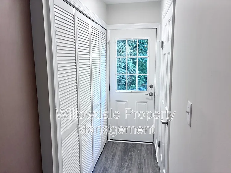 102 E Charing Cross — Photo 12