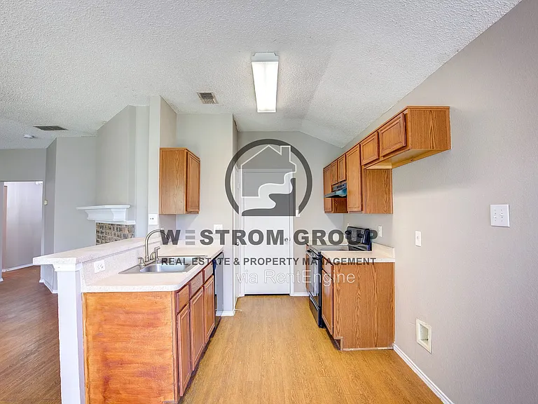 2363 Laurelhill Ln — Photo 7