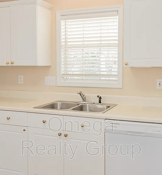 521 McGregor Ct — Photo 17