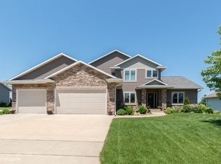 140 Eagle Ridge Dr, Waverly, IA 50677
