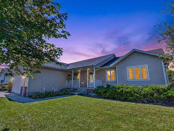 3rd image of 875 Merri Hill Dr