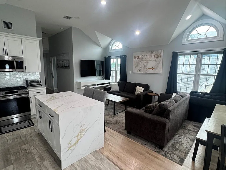 68 Brookline Ave #UPPER — Photo 5