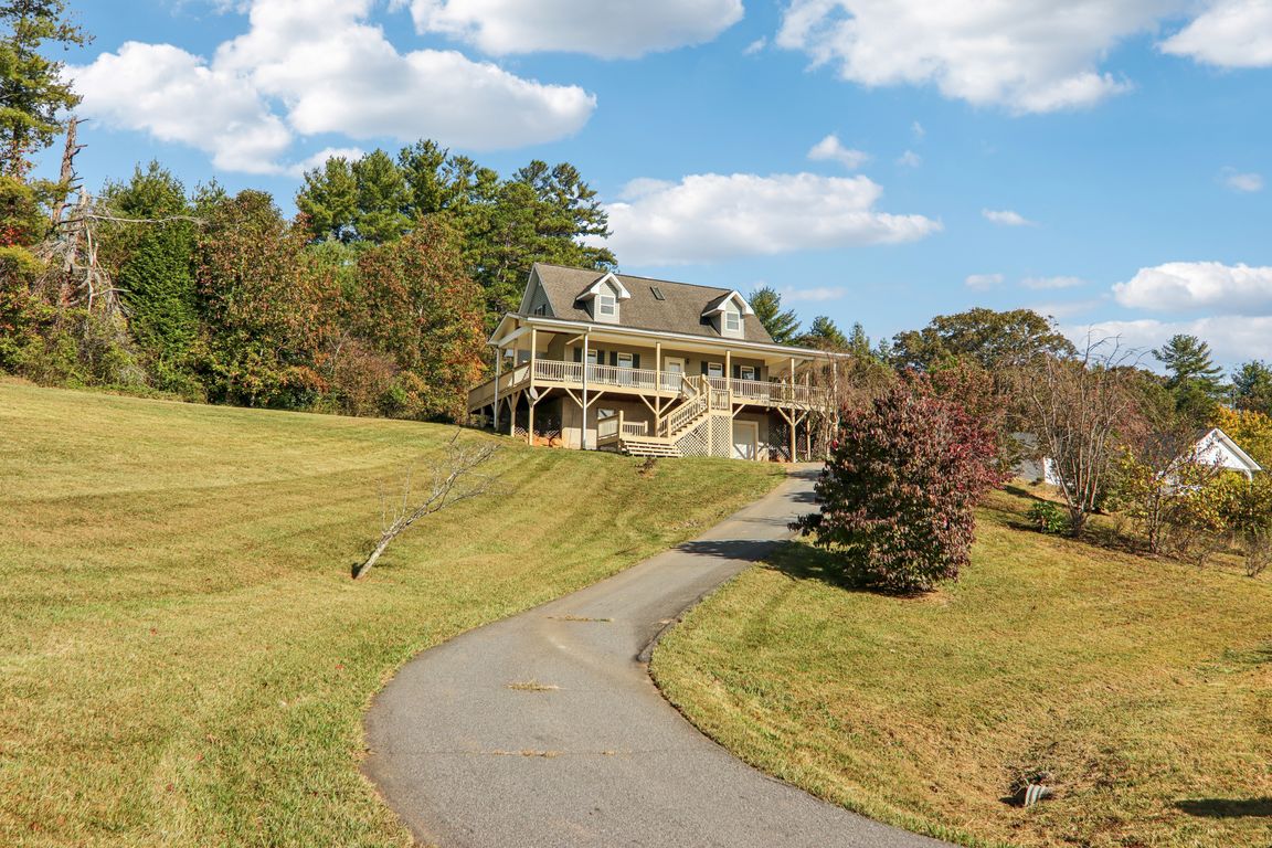 Ridge Brook Dr-S1810-001.jpg