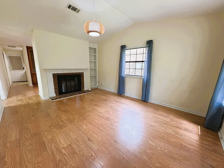 136 Belmont Rd — Photo 4