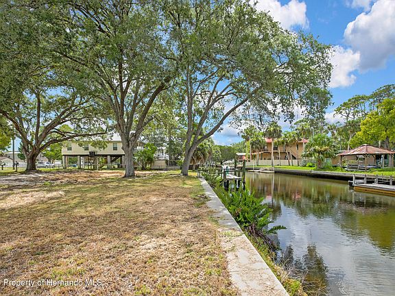 3rd image of 6134 Island Dr