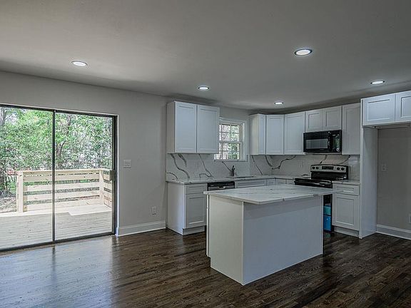 3rd image of 2248 Willoby Ct
