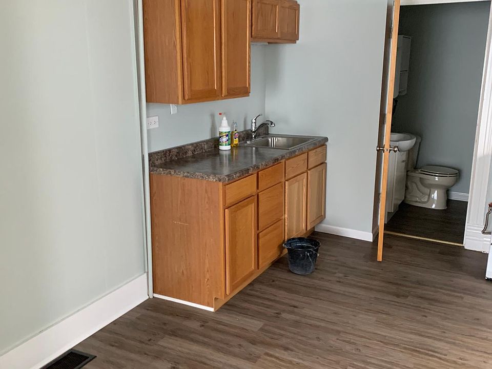 708 W 2nd St 2, Dixon, IL 61021 Zillow