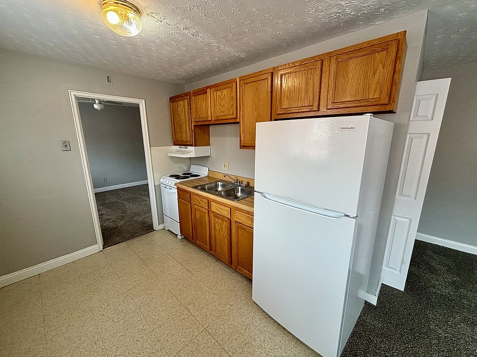 2nd image of 2214 Lawn Ave #8