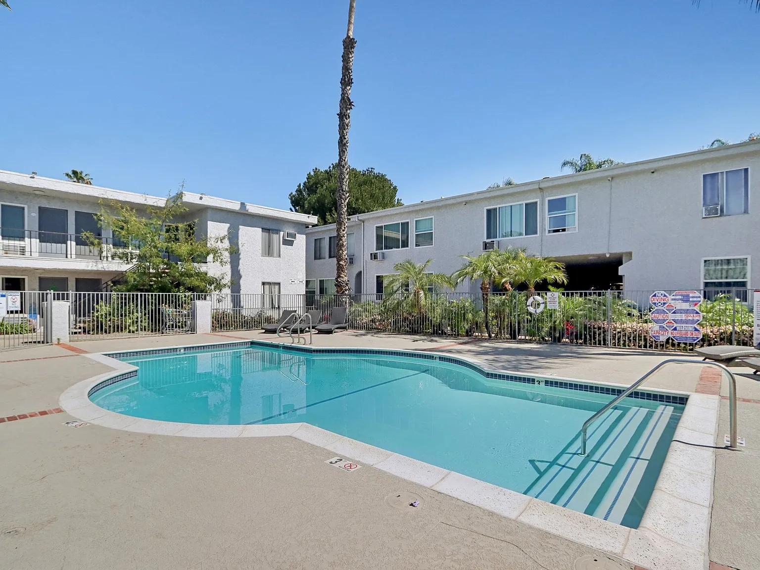 Riata At Canoga — Photo 4