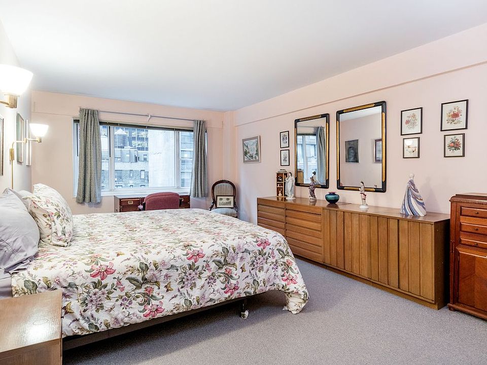 2nd image of 1381 Avenue Of The Amer #11M