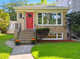 8655 Harms Rd, Skokie, IL 60077