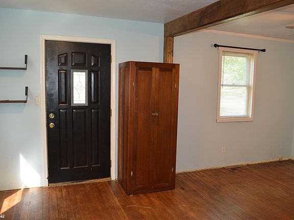 5th image of 141 N Van Buren St
