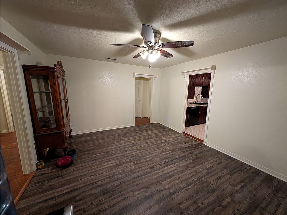 1st image of 3223 Travis St