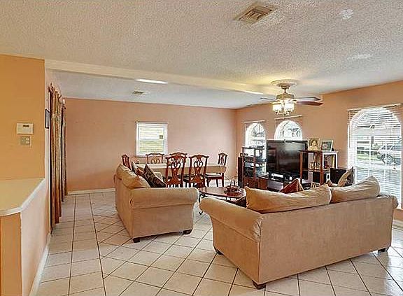 3rd image of 2861 Glenbrook Dr