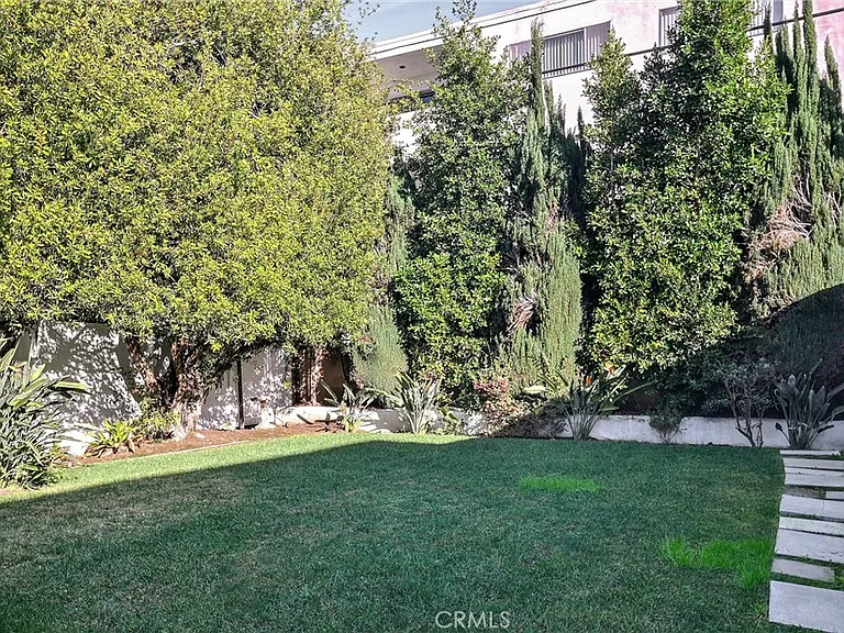 156 S Edinburgh Ave — Photo 36