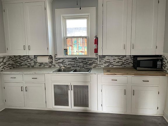 2nd image of 222 Young St APT 2
