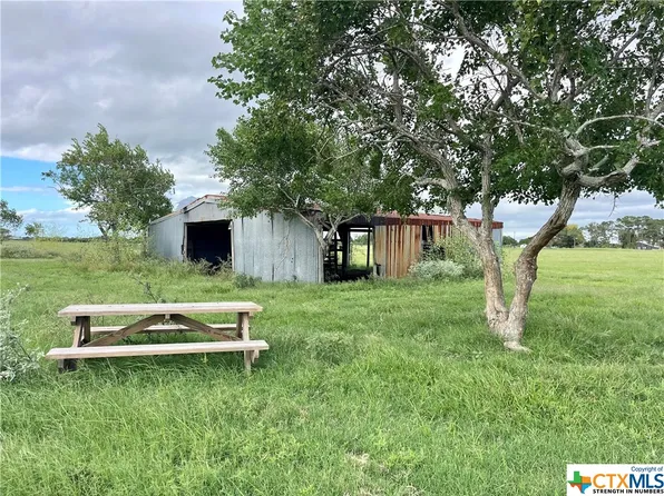 3 Mack Hale Rd, Seadrift, TX 77983