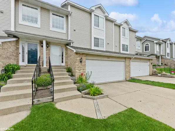 1277 Karyn Ln, Grayslake, IL 60030