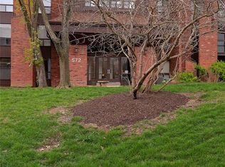 572 Coeur De Royale Dr APT 108, Saint Louis, MO 63141