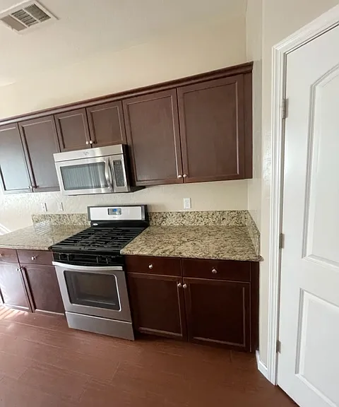 2859 S Oakhurst Ct — Photo 4