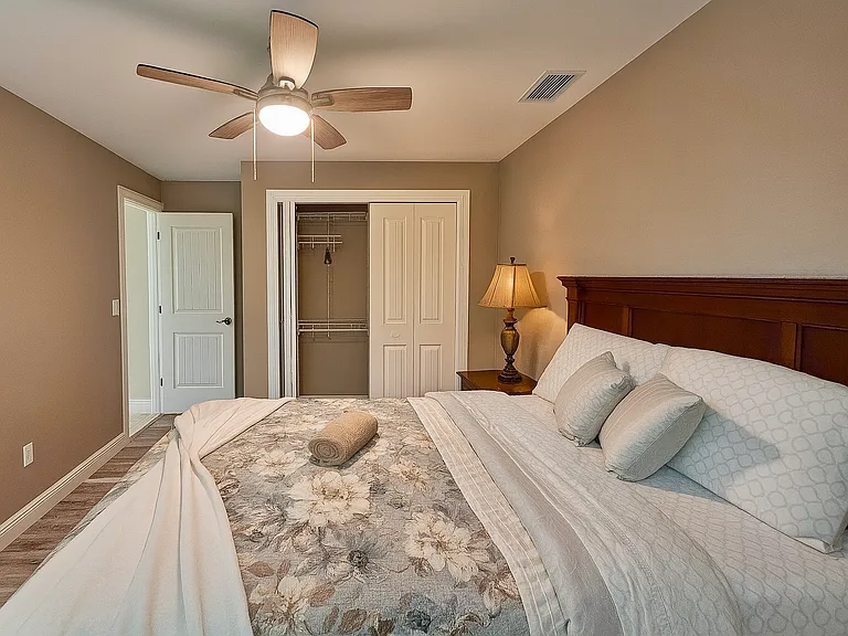 3320 Country Club Blvd #1 — Photo 3