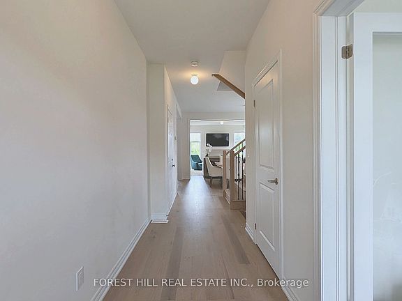 2nd image of 1362 Davis Loop